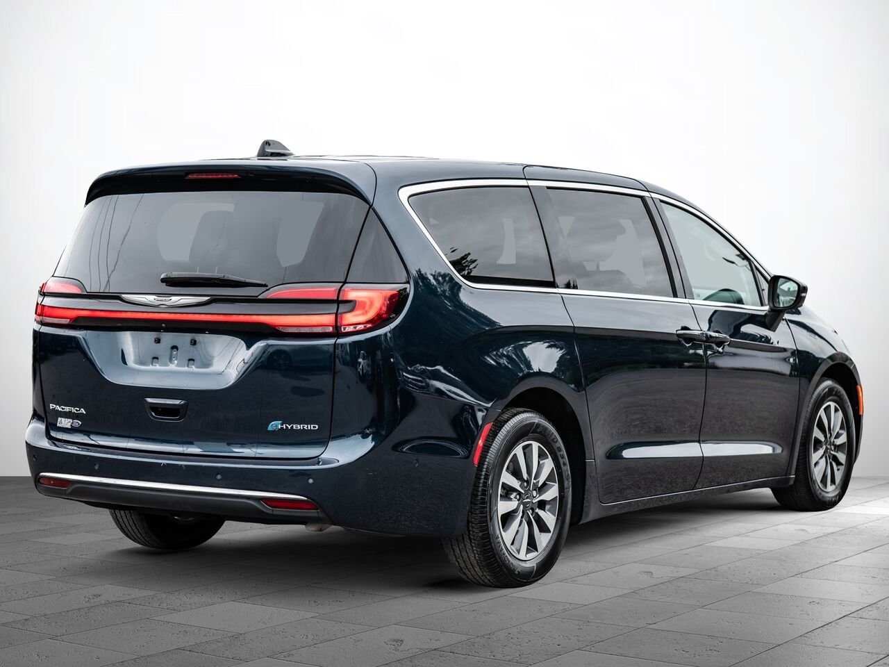 2023 Chrysler Pacifica Hybrid Blue Sainte-Julienne - photo #4