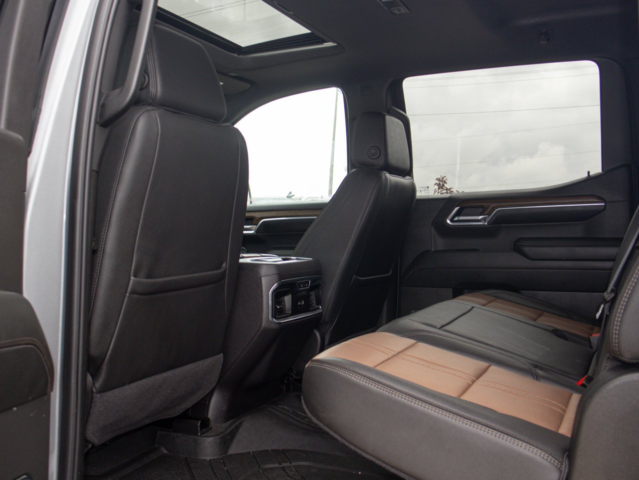 2024 Chevrolet Silverado 1500 4WD Crew Cab 157 High Country Grey Sherwood Park - photo #34