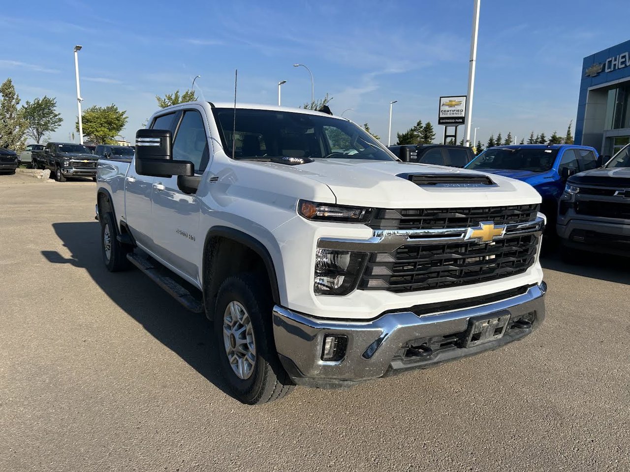 2025 Chevrolet Silverado 2500HD 4WD Crew Cab 159 LT White Sherwood Park - photo #1