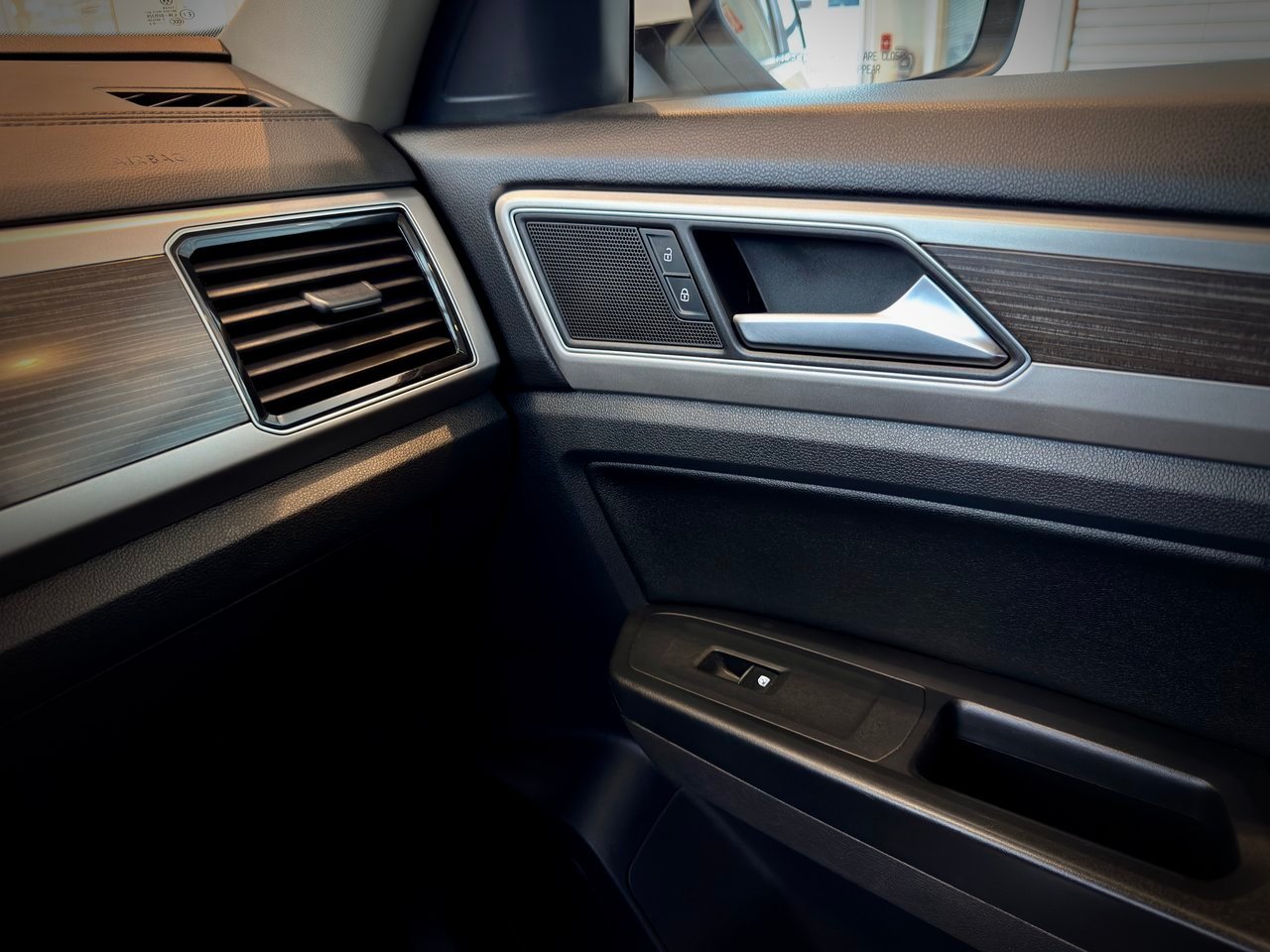 2018 Volkswagen Atlas White Notre-Dame-des-Prairies - photo #35