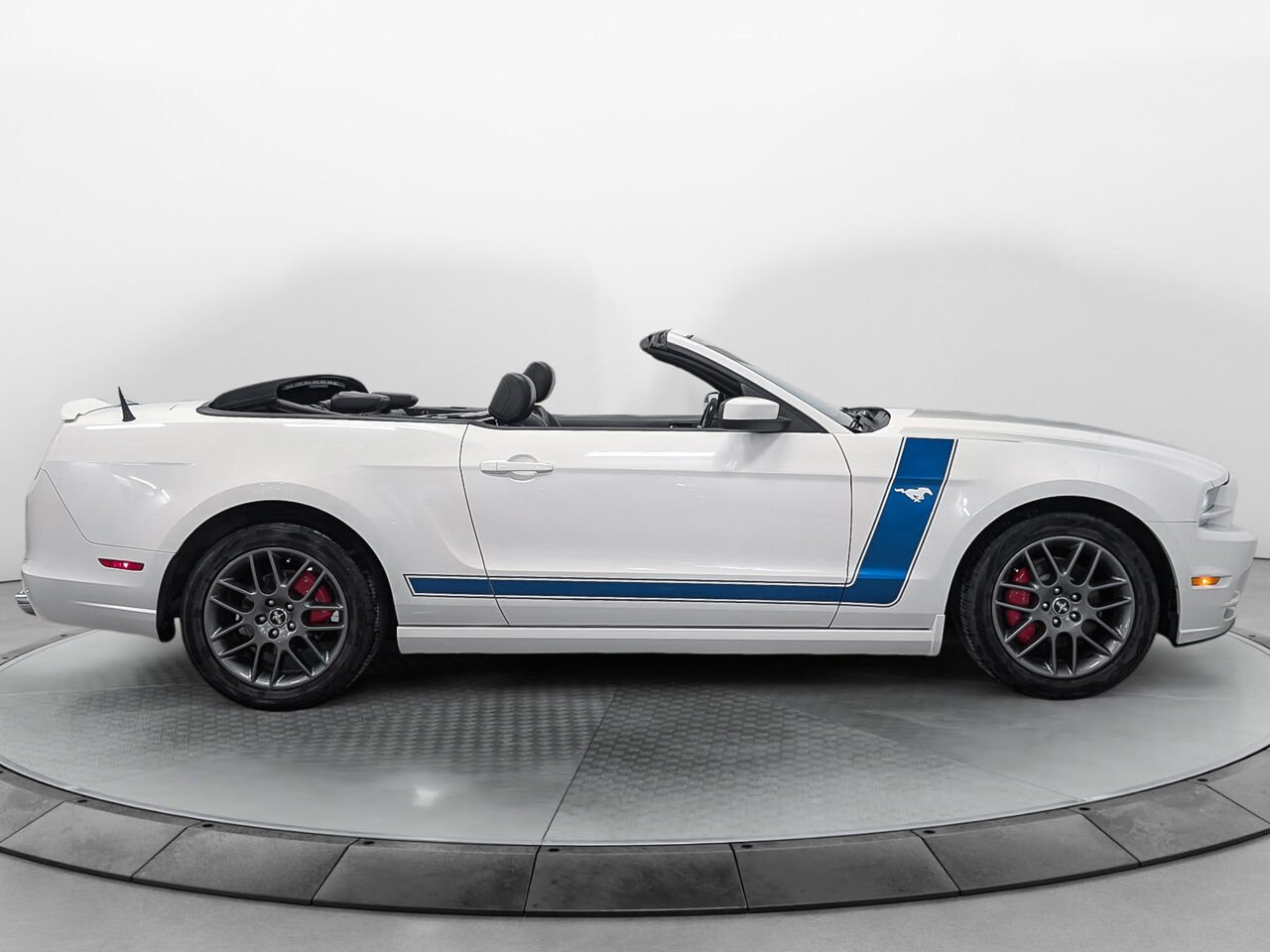 2013 Ford MUSTANG Convertible V6 Premium Automatique White Sherbrooke - photo #12