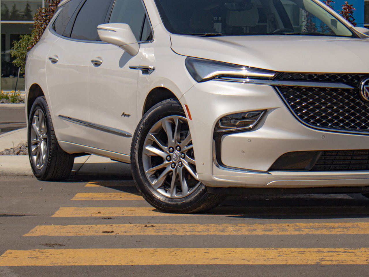 2024 Buick Enclave AWD 4dr Avenir White Sherwood Park - photo #5
