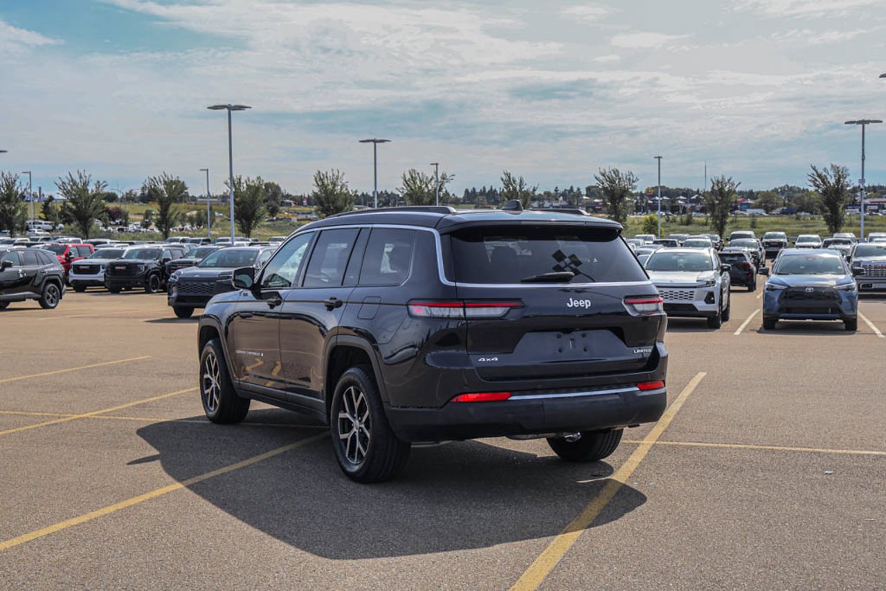 2024 Jeep Grand Cherokee L Limited 4x4 Blue Sherwood Park - photo #5