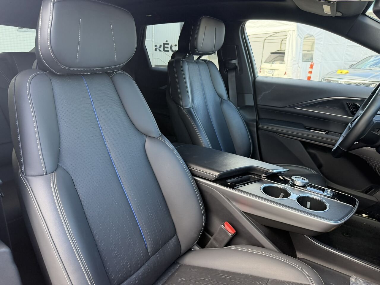 Cadillac LYRIQ LUXURY AWD FINANCEMENT À PARTIR DE 0.99% 2024 Noir Laval - photo #18