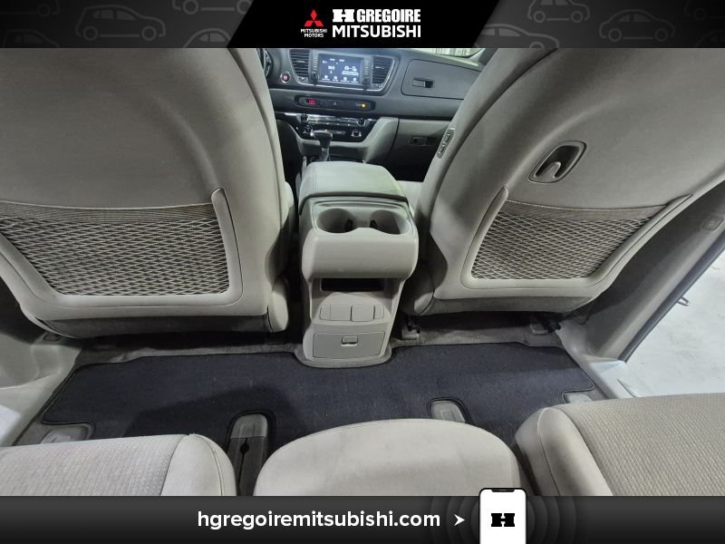 2017 Kia Sedona Grey Laval - photo #27