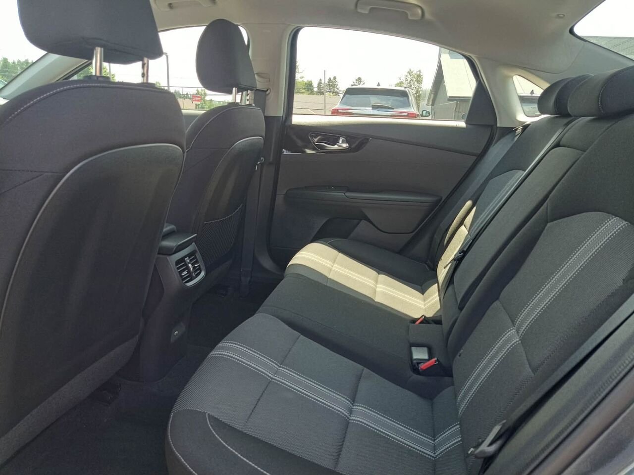 Kia Forte 2024 Gris Lac Mégantic - photo #10