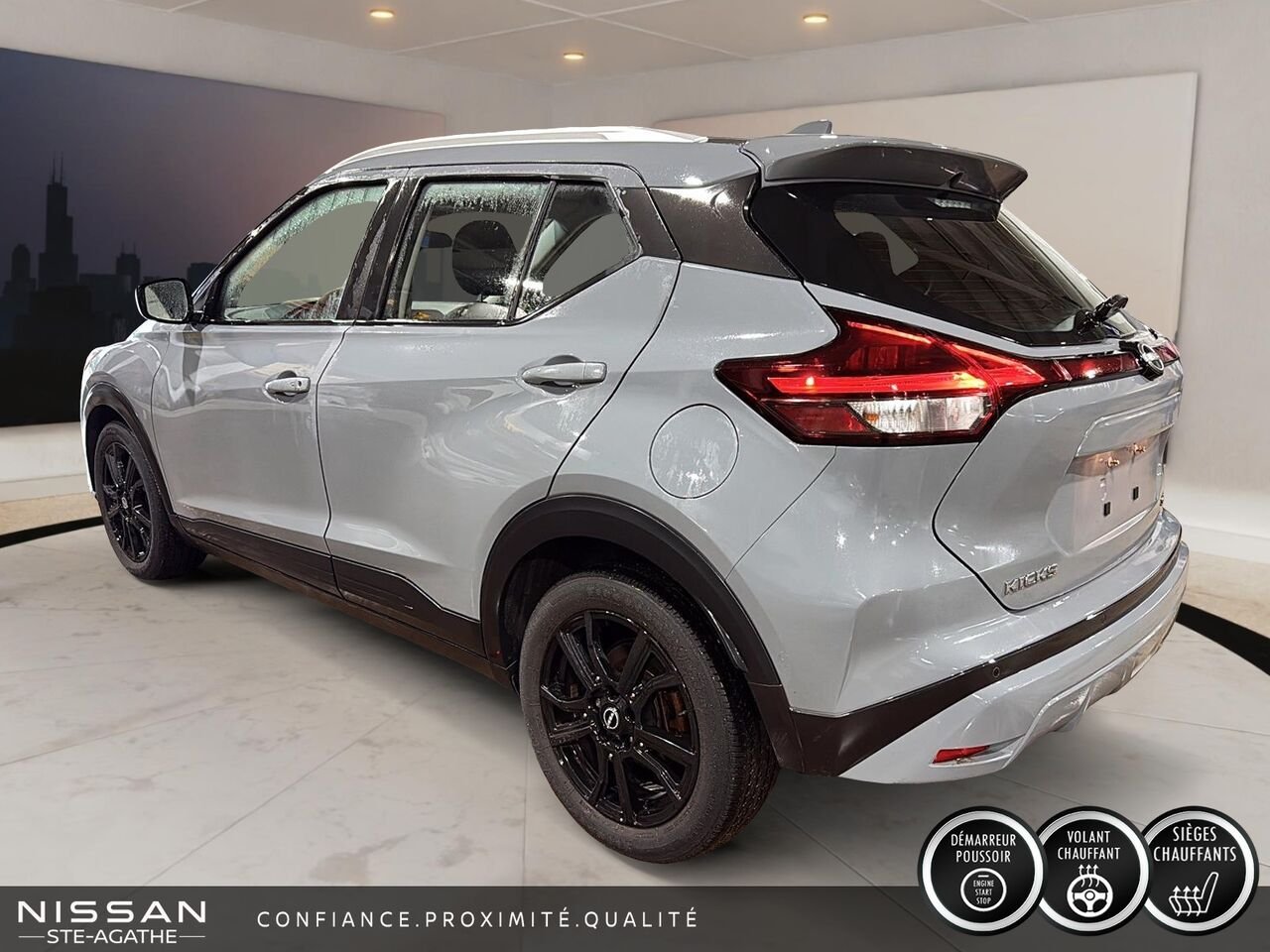 2022 Nissan Kicks SV | SIÈGES CHAUFFANTS | VOLANT CHAUFFANT | UN SEUL PROPRIÉTAIRE Grey Saint-Jérôme - photo #4