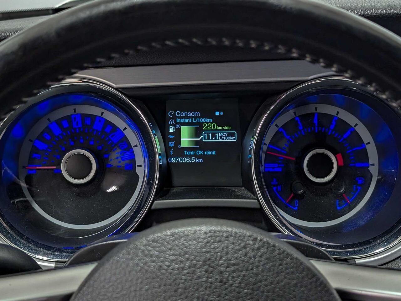 2013 Ford MUSTANG Convertible V6 Premium Automatique White Sherbrooke - photo #24