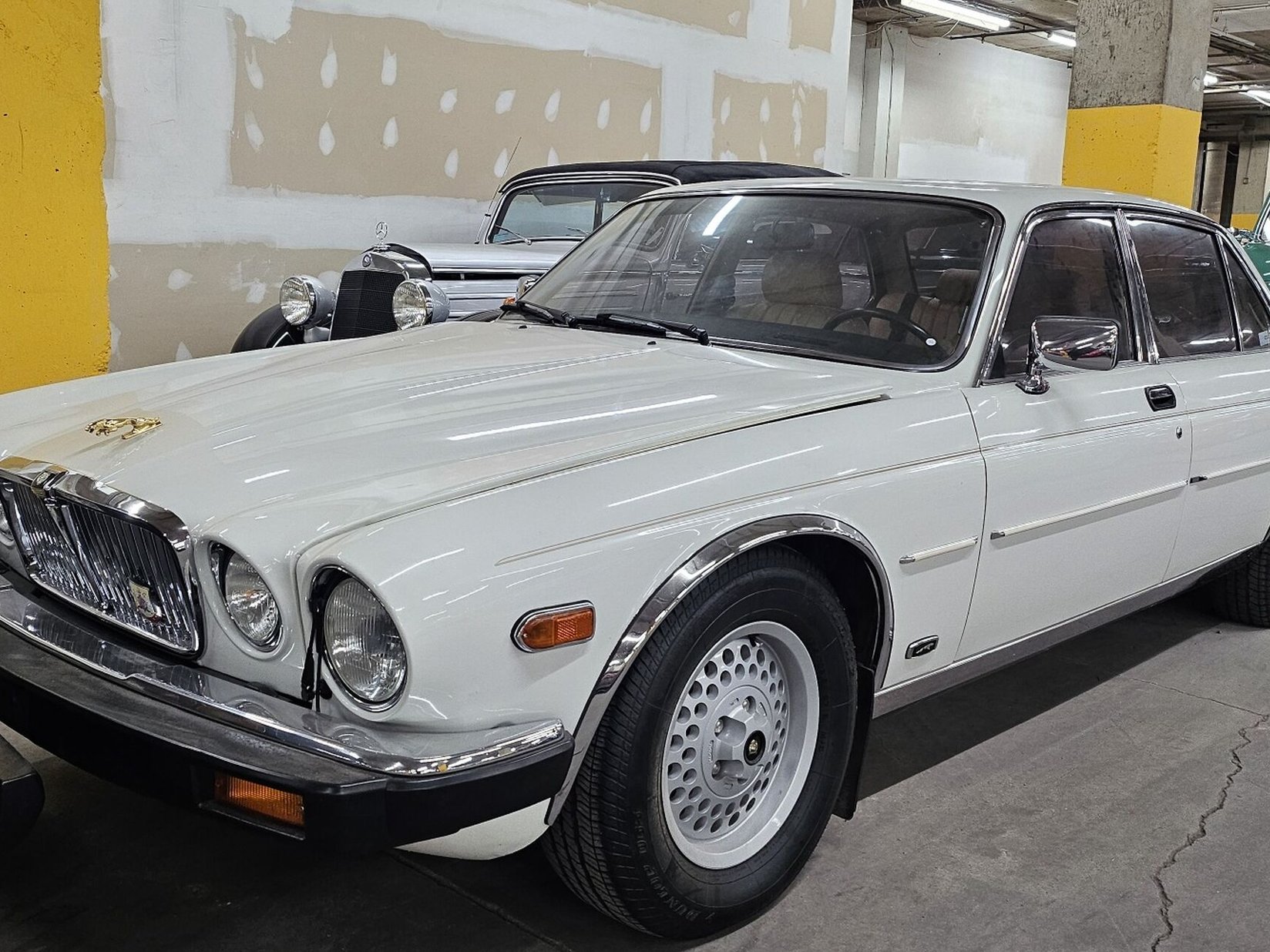 1989 Jaguar XJ12 White Montreal - photo #0