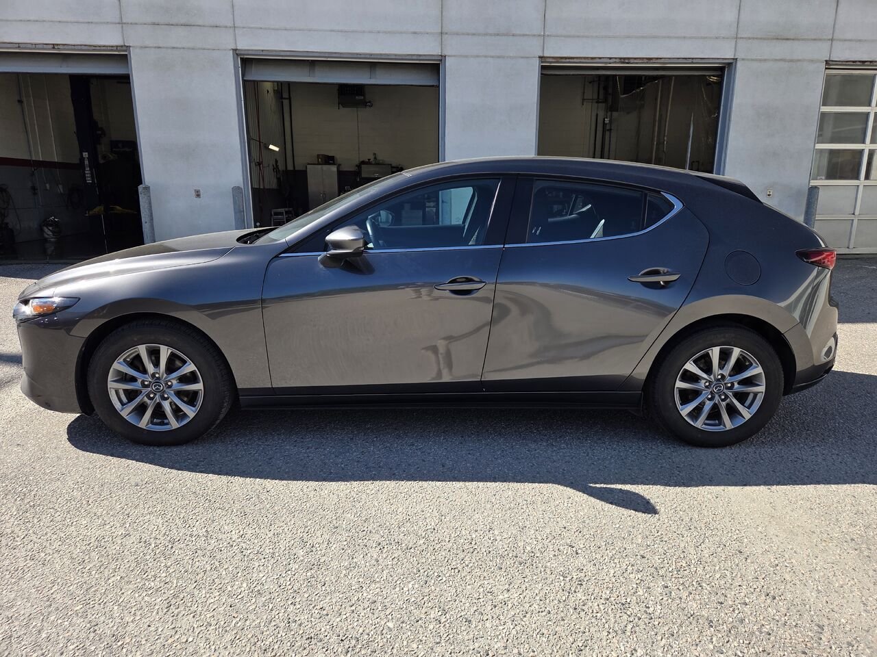 MAZDA MAZDA3 SPORT 2023 01C4 GRIS Mont-Laurier - photo #8