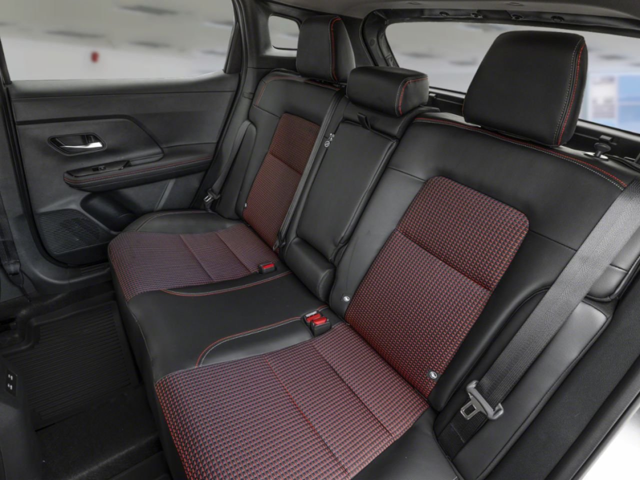 2026 Nissan Kicks Scarlet Ember Tintcoat/Super Black Laval - photo #9