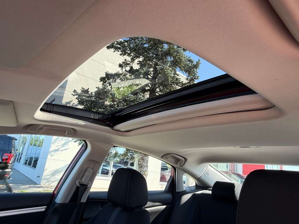 2021 Honda Civic EX Red Gatineau - photo #17