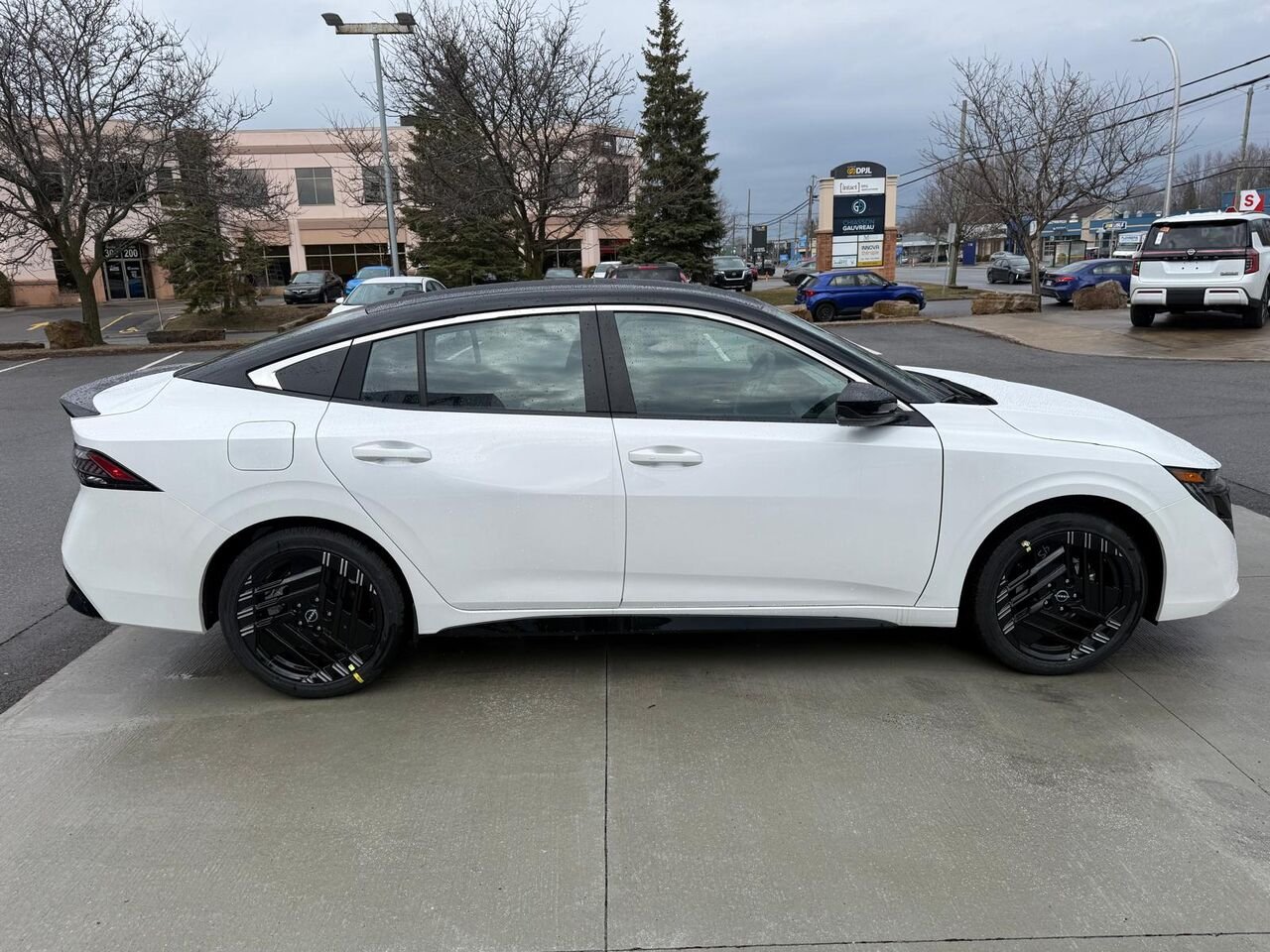 NISSAN Sentra SENTRA SR 2026 Blanc d'Aspen triple couche/Noir intense Châteauguay - photo #4