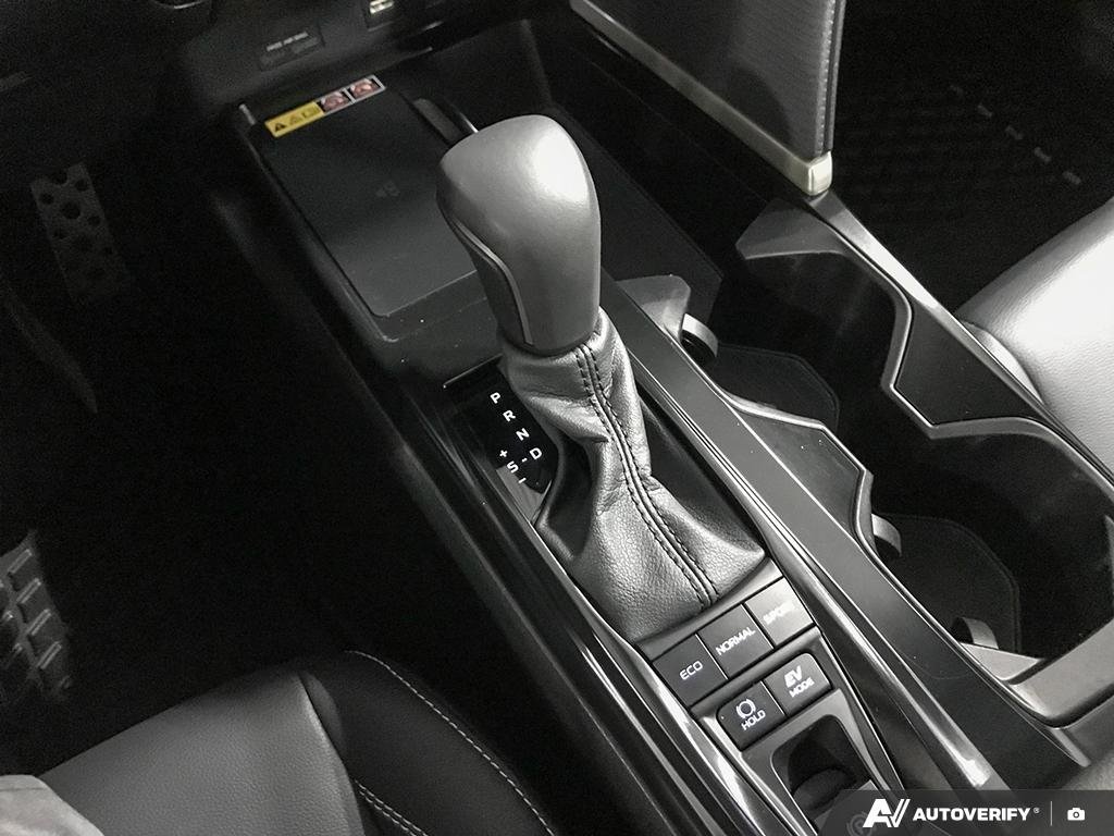 2025 Toyota Camry 2501988A | SE Upgrade White Edmonton - photo #17
