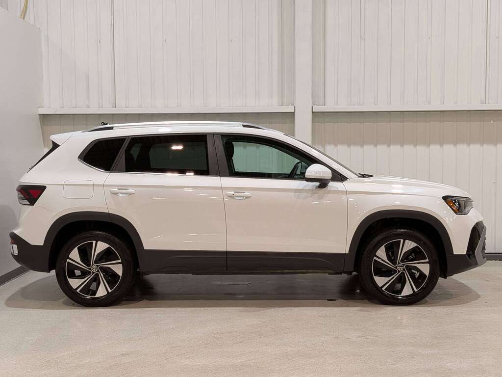 2026 Volkswagen Taos Comfortline 4MOTION White Val-David - photo #5