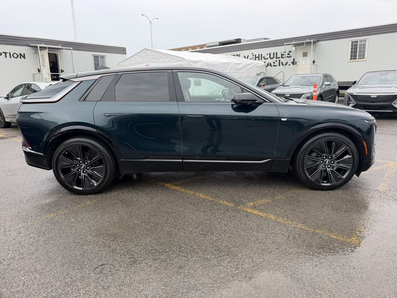 Cadillac LYRIQ SPORT AWD NIVEAU 3 NAPPA FINANCEMENTÀ PARTIR 0.99% 2024 Vert Laval - photo #3