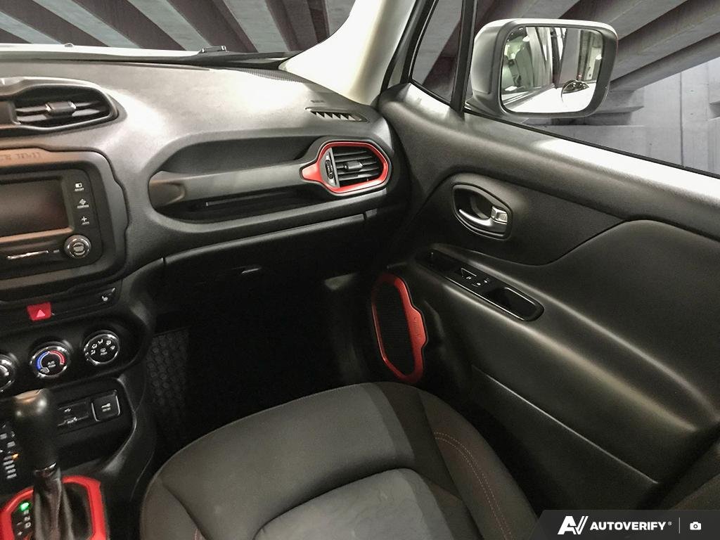 2016 Jeep Renegade 264007B | Trailhawk White Edmonton - photo #24