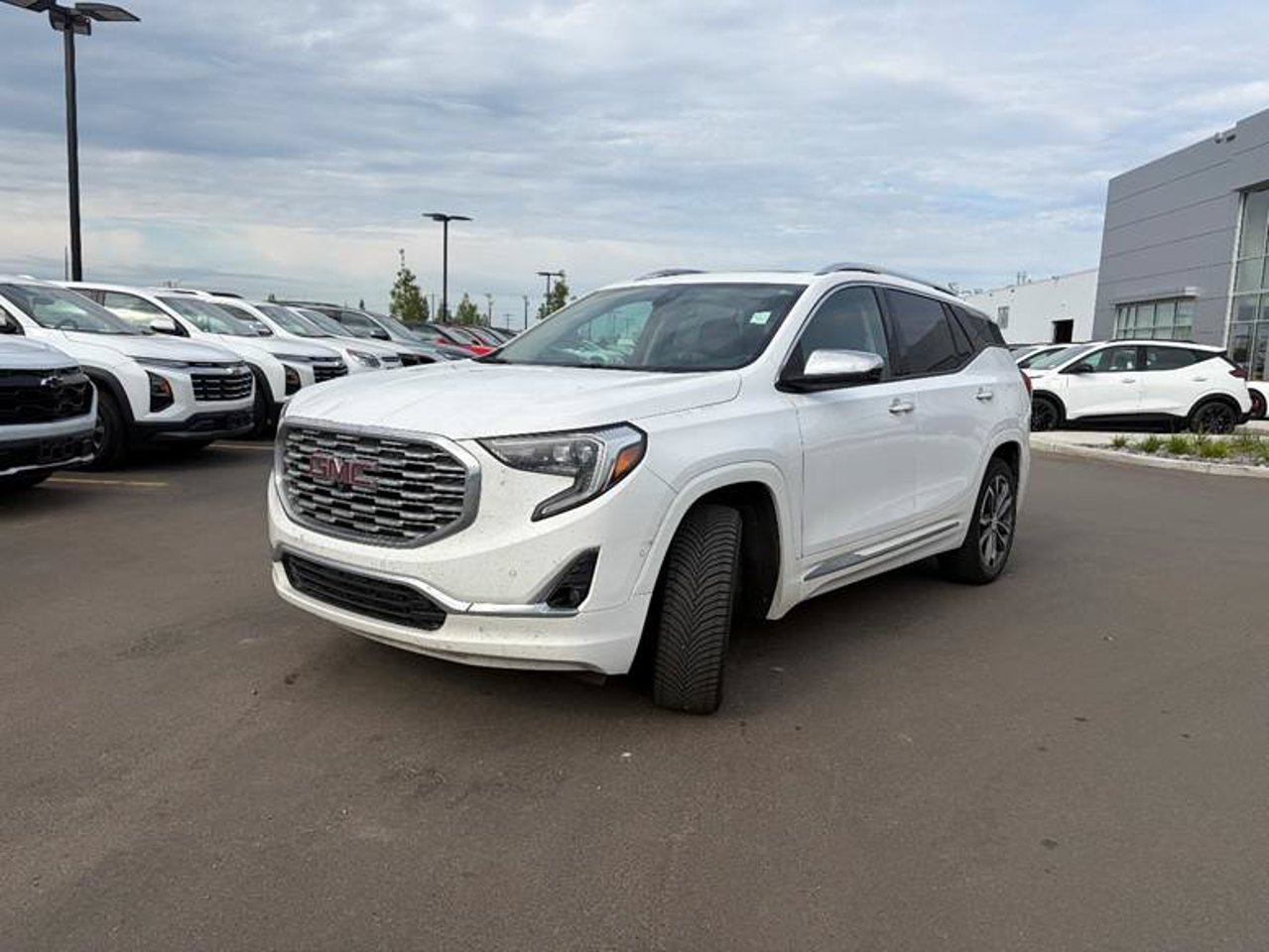 2019 GMC Terrain AWD 4dr Denali White Sherwood Park - photo #2