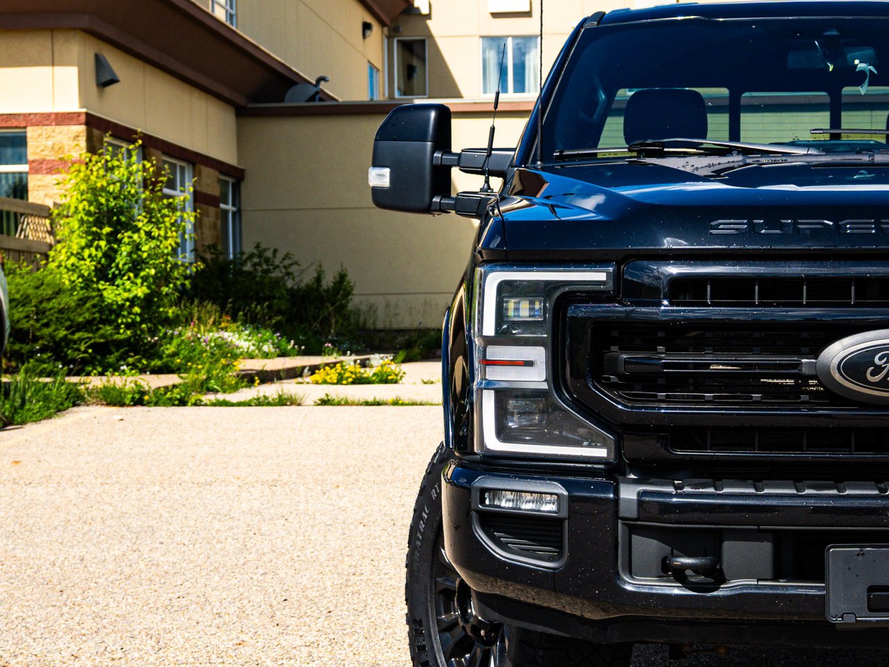2022 Ford Super Duty F-350 SRW LARIAT 4WD Crew Cab 6.75' Box Black Sherwood Park - photo #5