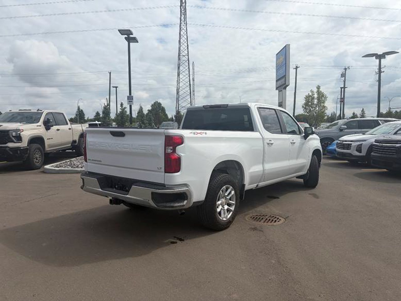 2026 Chevrolet Silverado 1500 4WD Crew Cab 147 LT White Sherwood Park - photo #4