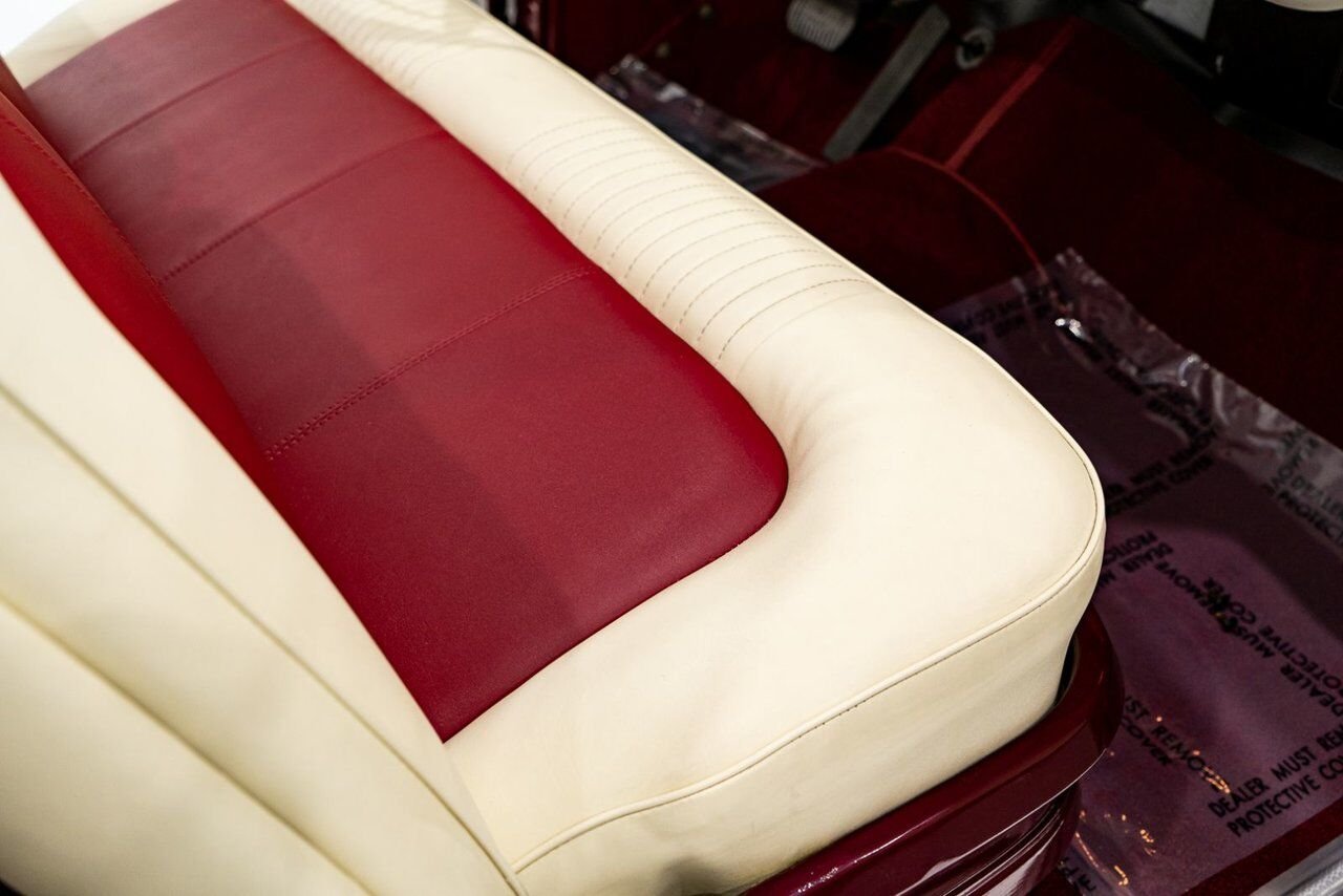 1953 Oldsmobile 98 PRIX EN USD | Convertible Beautifully Presented from complete Restoration Red Montreal - photo #58