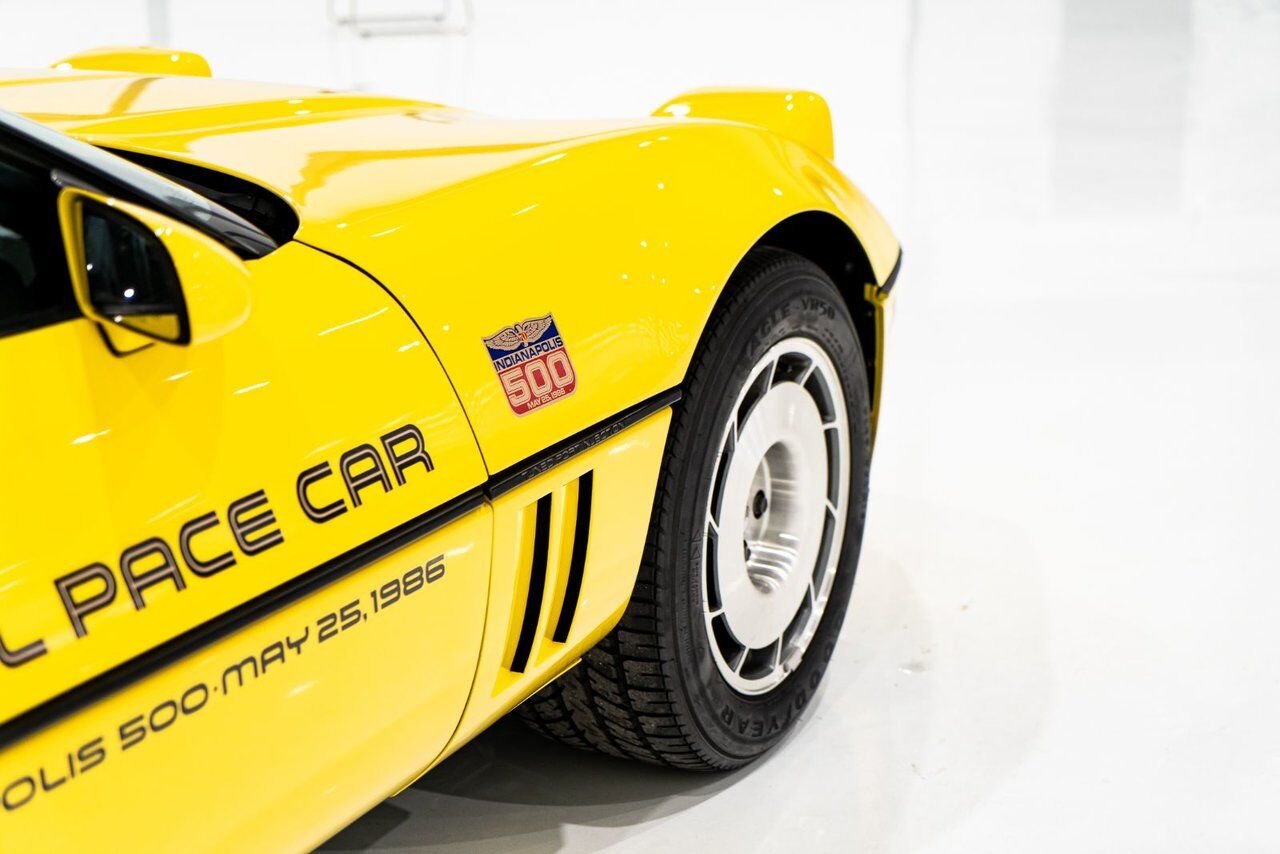 Chevrolet Corvette Pace Car livery with only 17,380km (10,800miles) 1986 Jaune Montréal - photo #71