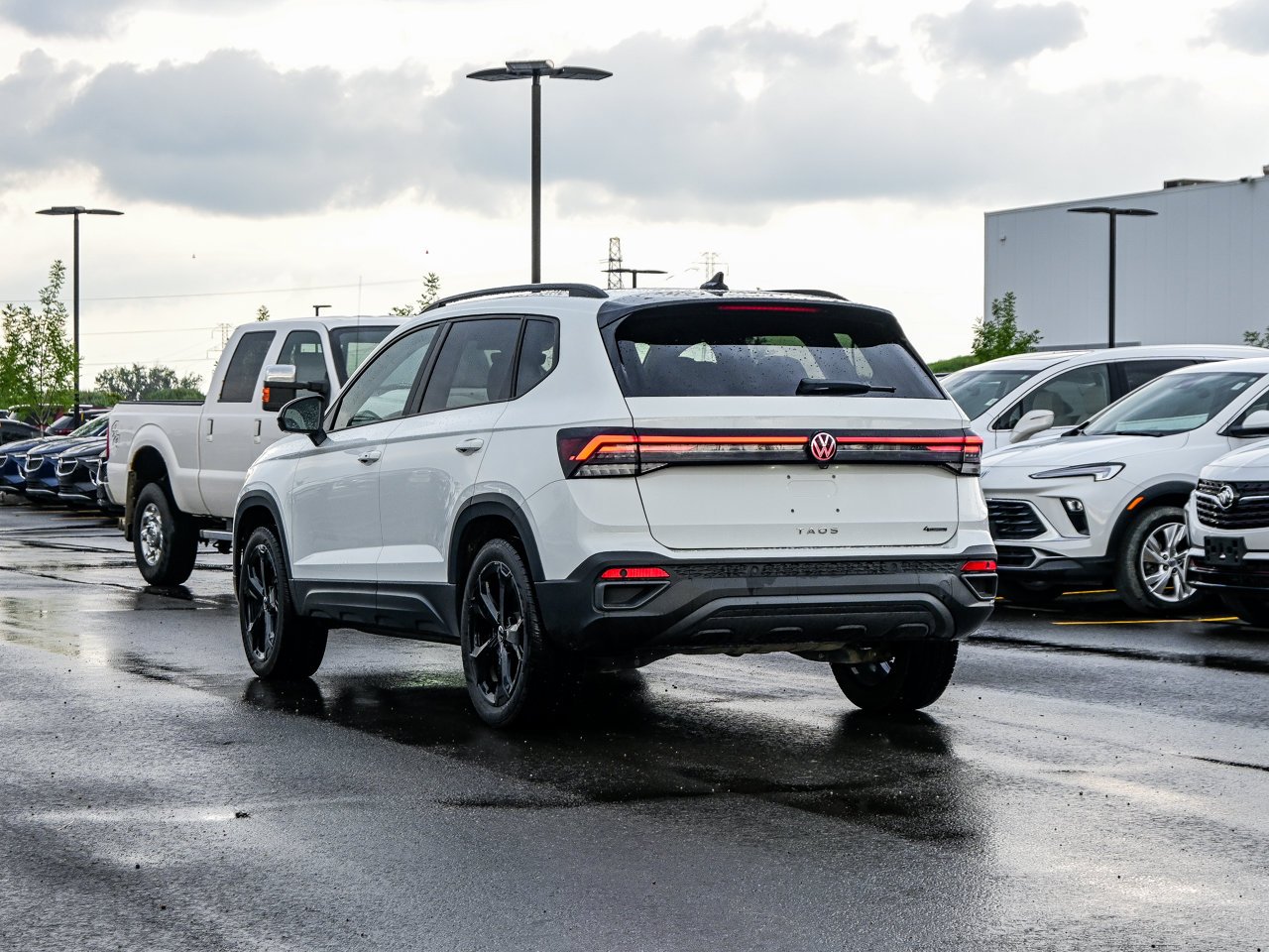 2026 Volkswagen Taos Comfortline Black Edition 4MOTION White Sherwood Park - photo #10
