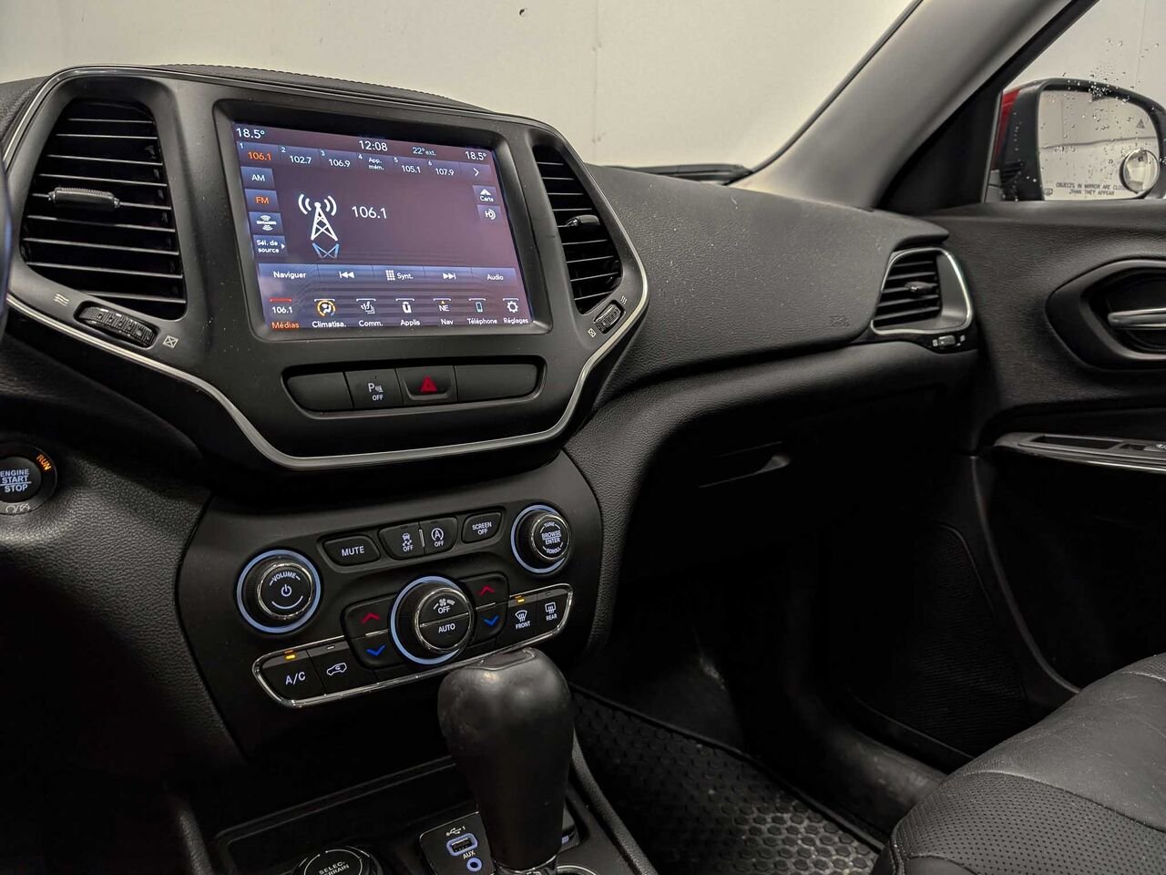 2021 Jeep CHEROKEE 4x4 Altitude 8 Pneus Cuir Toit Pano Red Sherbrooke - photo #6