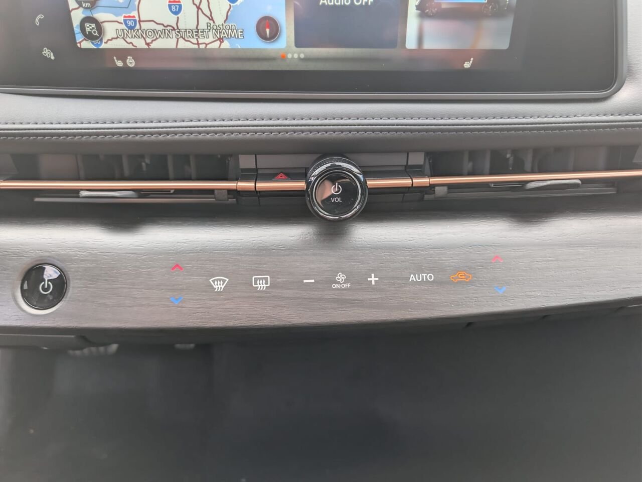 2026 NISSAN ARIYA ARIYA SL E-4ORCE Everest White Pearl Tricoat/Black Diamond Pearl Châteauguay - photo #18