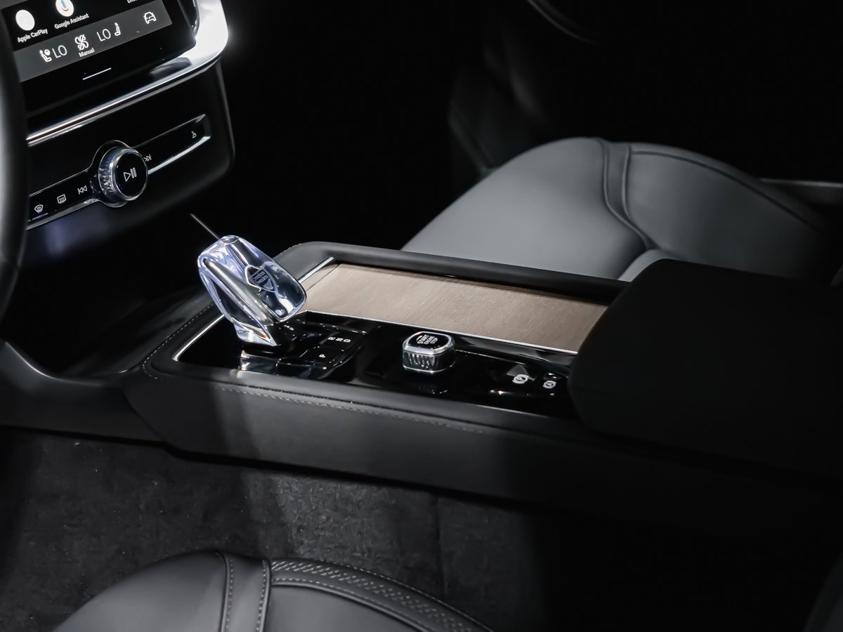 2026 Volvo XC90 B6 CORE BRIGHT White Montreal - photo #6