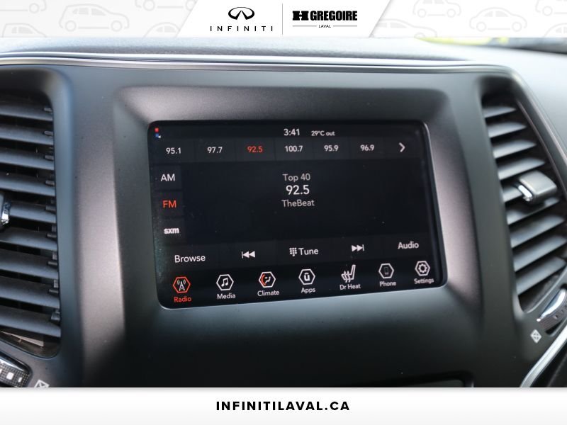 Jeep Cherokee IA2491 | NORTH - CAMERA DE RECUL - MAGS 2019 Laval - photo #16