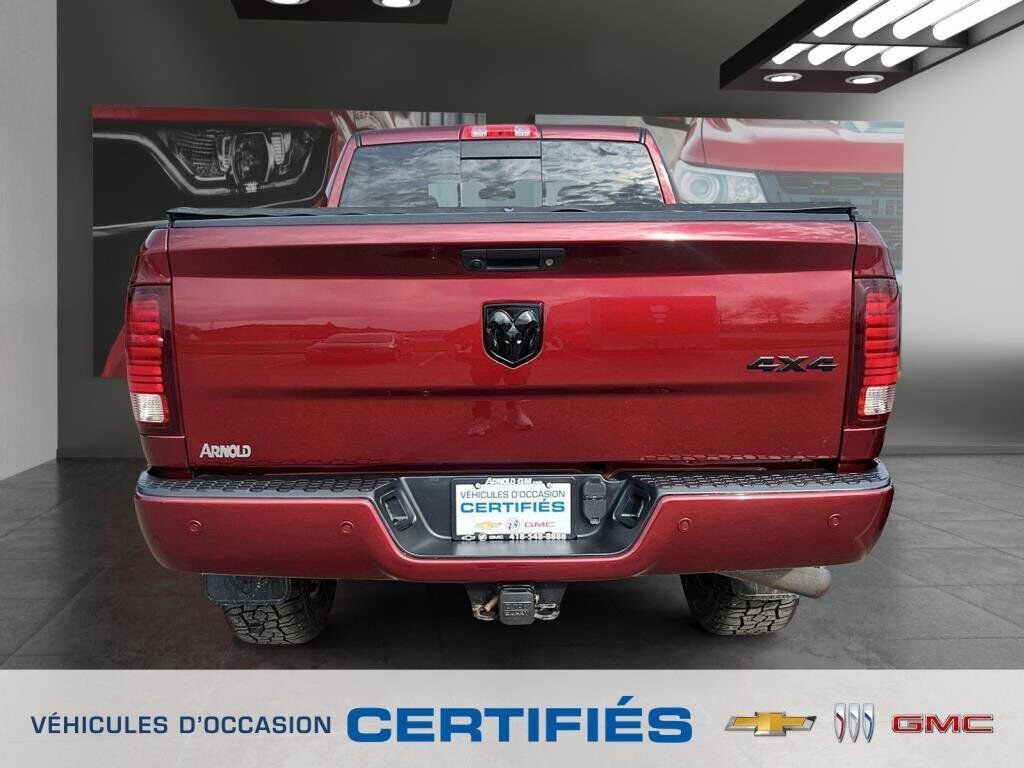 2017 Ram 2500 VIN 3C6UR5FJ9HG555161 Red Chicoutimi - photo #2