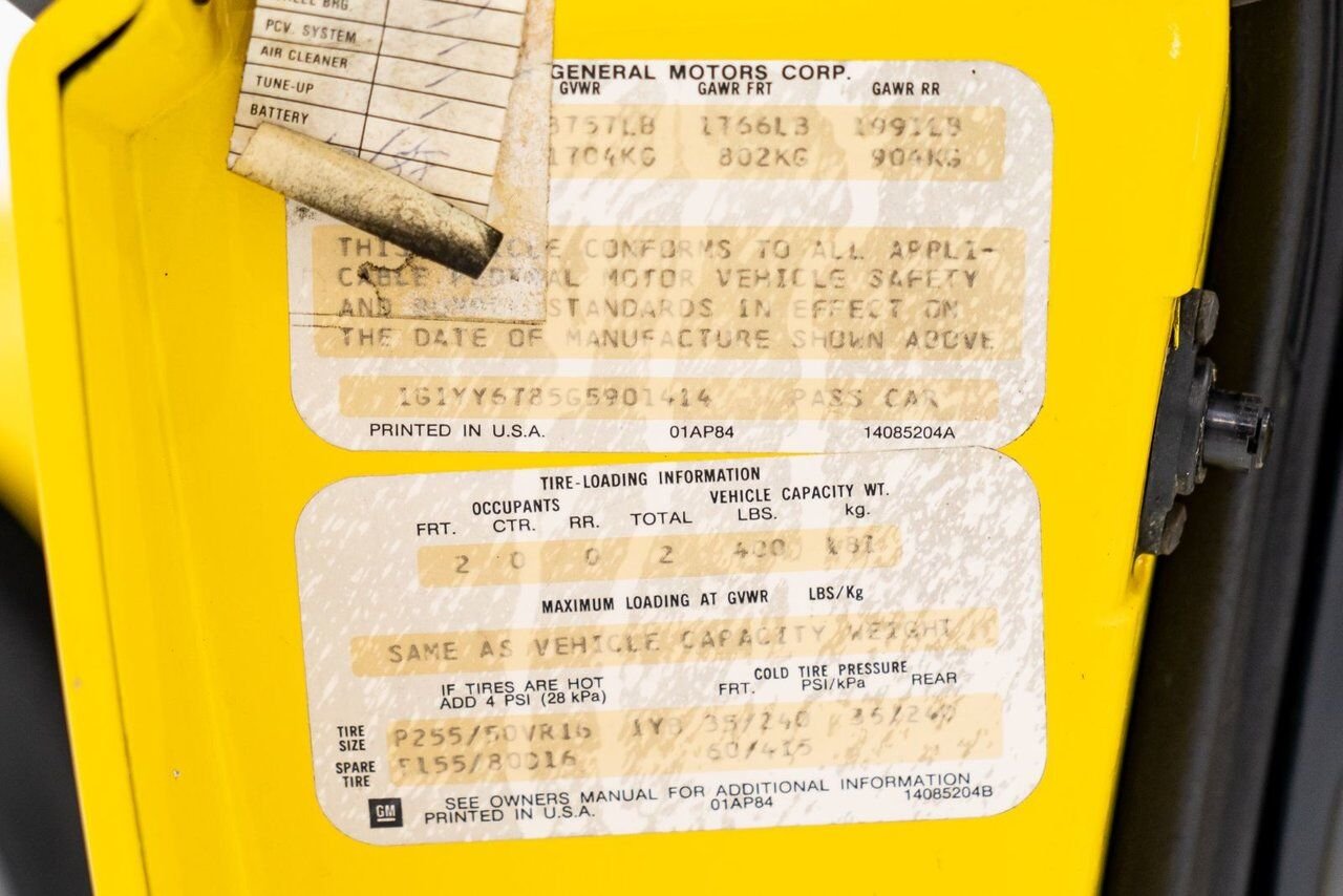 Chevrolet Corvette Pace Car livery with only 17,380km (10,800miles) 1986 Jaune Montréal - photo #22