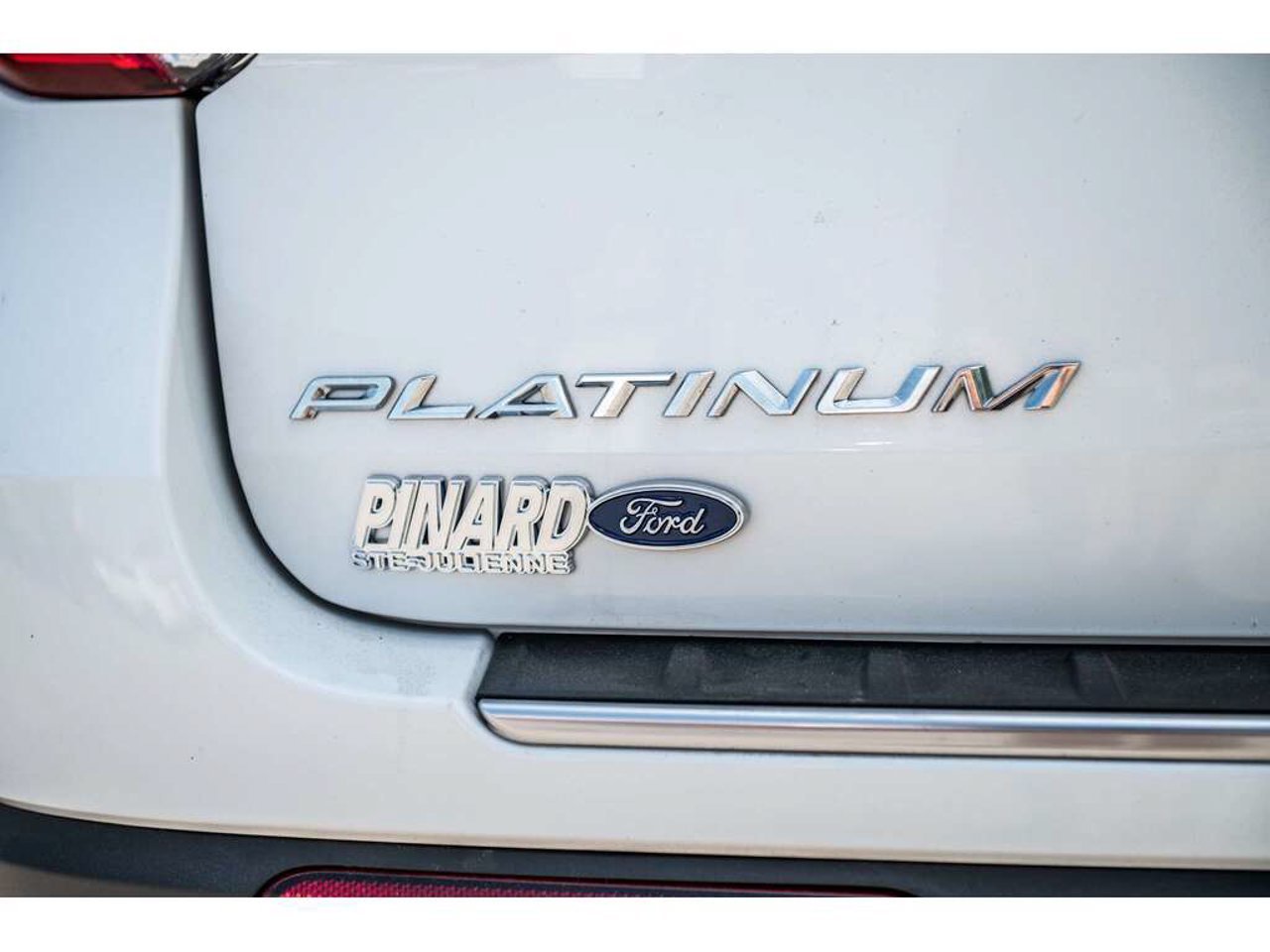 2023 Ford Explorer White Sainte-Julienne - photo #9