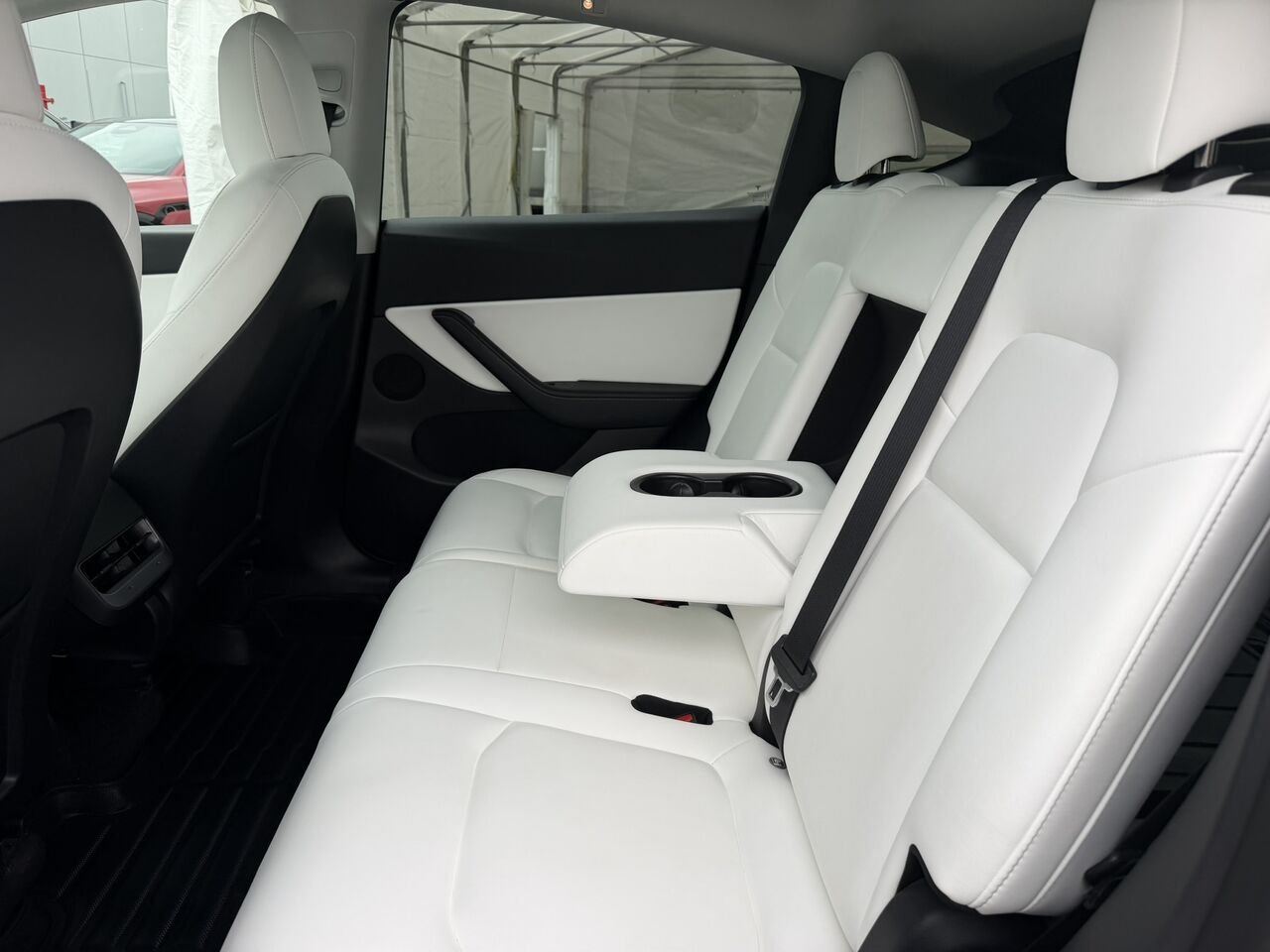 Tesla Model Y LONG RANGE AWD 7 PASSAGERS 2022 Argent Laval - photo #15
