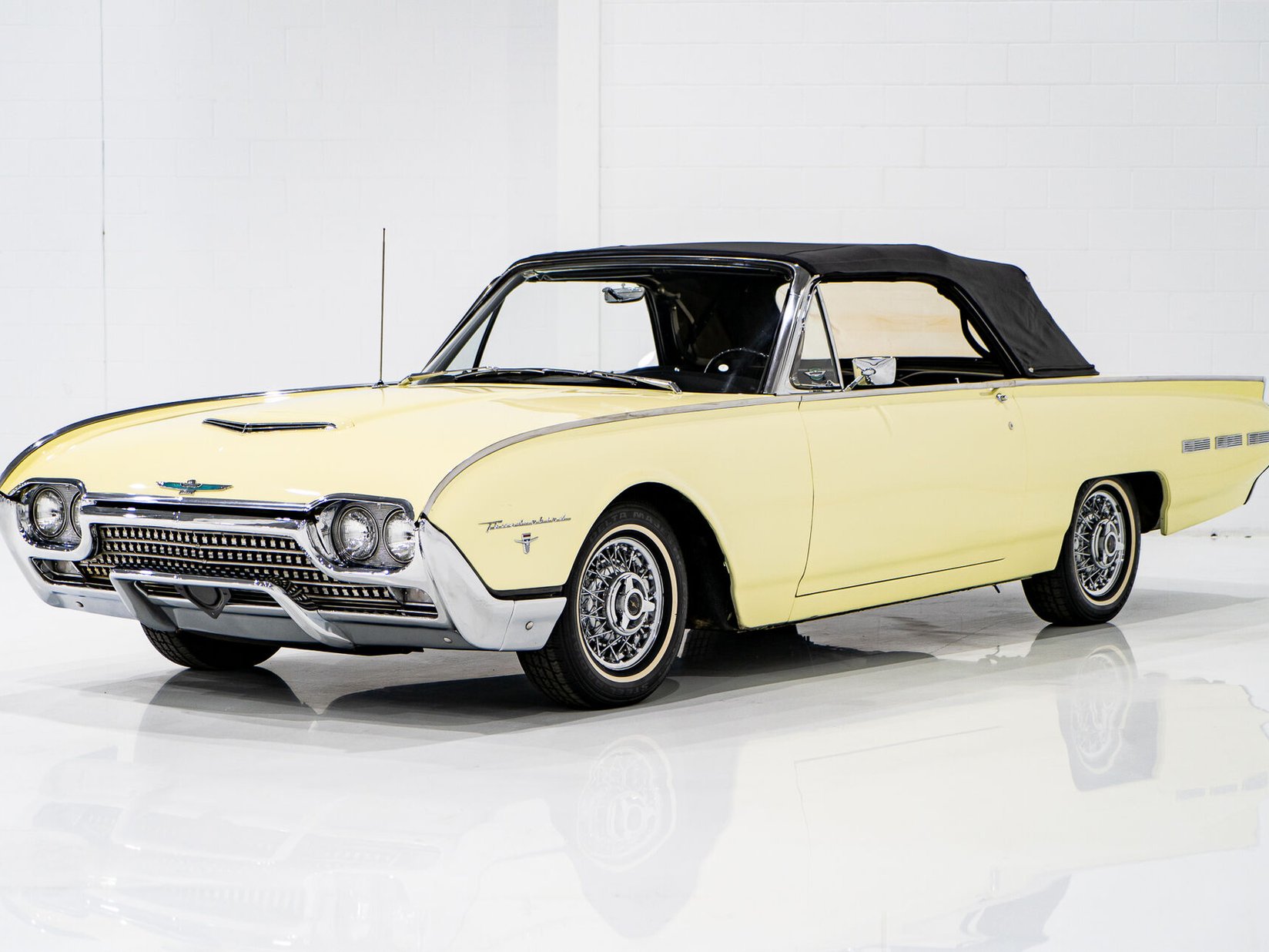 Ford Thunderbird Beautifully Presented From Older Restoration with original bill of sale 1962 Jaune Montréal - photo #0