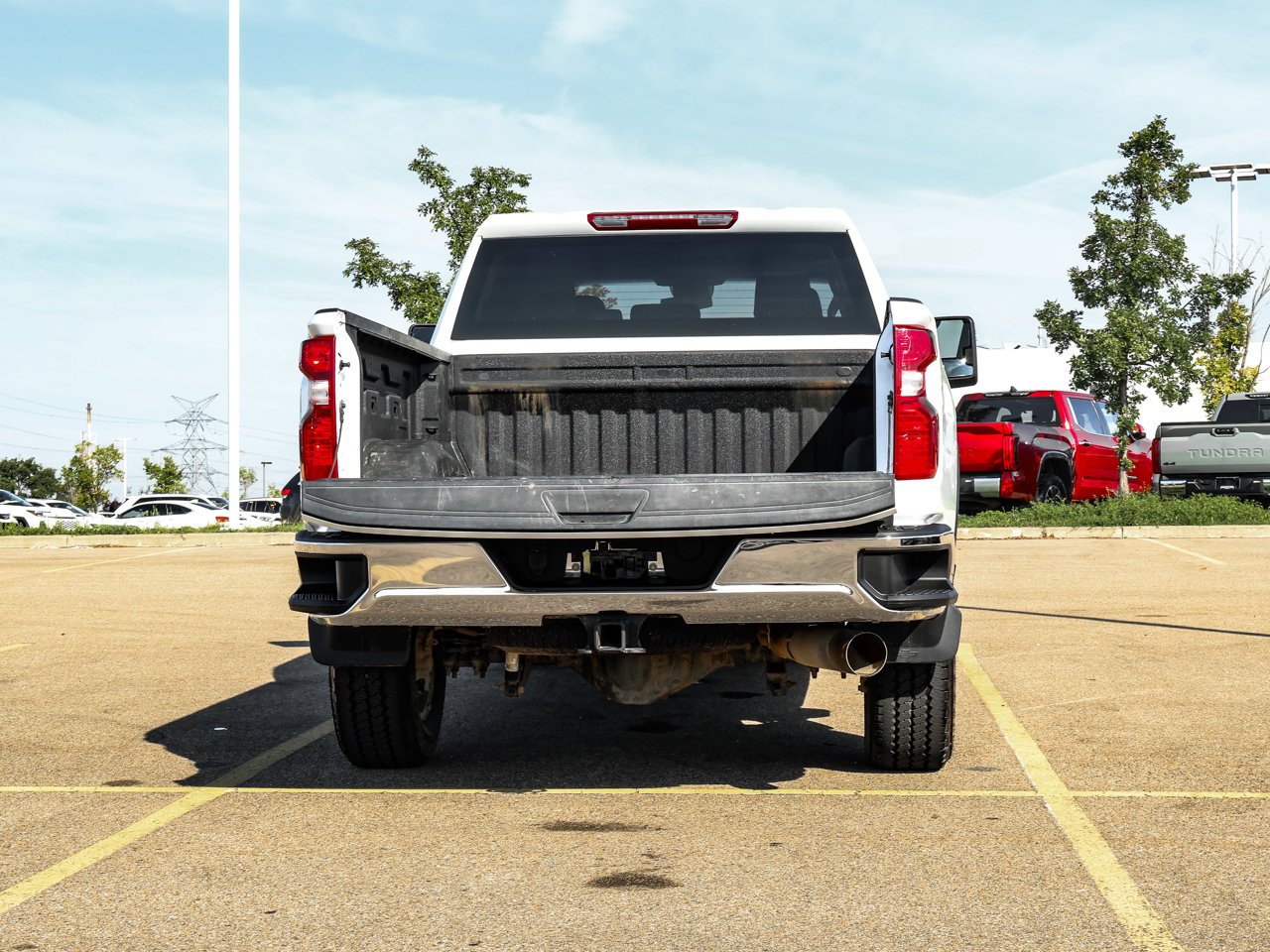 2025 Chevrolet Silverado 3500HD 4WD Crew Cab 159 LT White Sherwood Park - photo #8