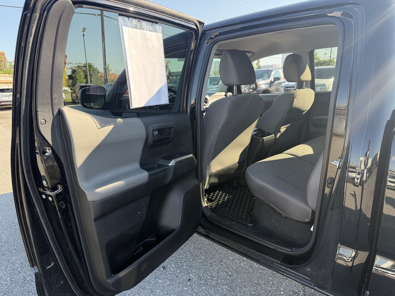 TOYOTA TACOMA DBL CAB SR5/TRD Double Cab 4x4 BA 2022 Noir Ottawa & Gatineau - photo #10
