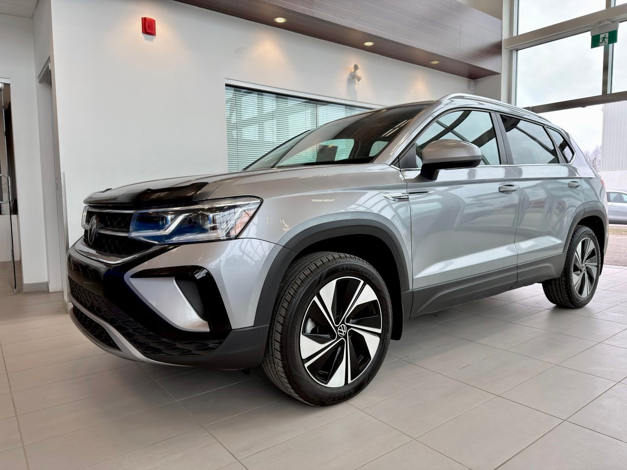 2023 Volkswagen Taos Silver Notre-Dame-des-Prairies - photo #2