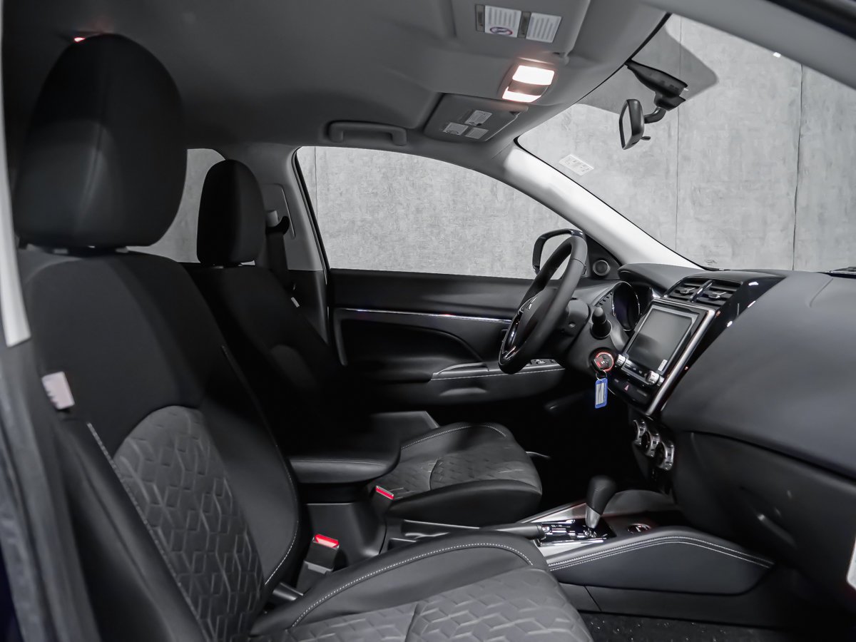 2026 Mitsubishi RVR SE Labrador Black Montreal - photo #13