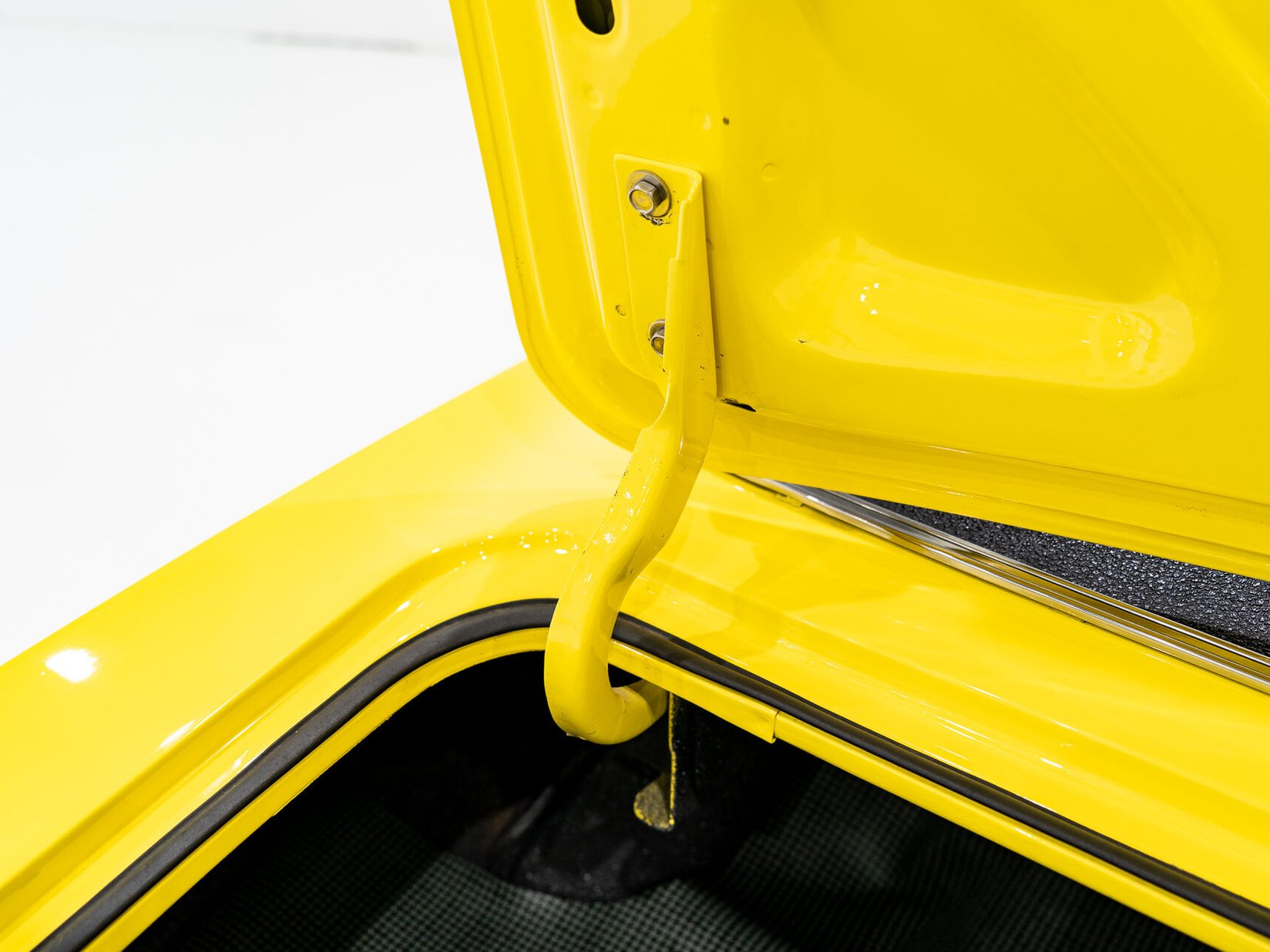 1969 Chevrolet Camaro SS **PRIX EN USD** With factory A/C Yellow Montreal - photo #76