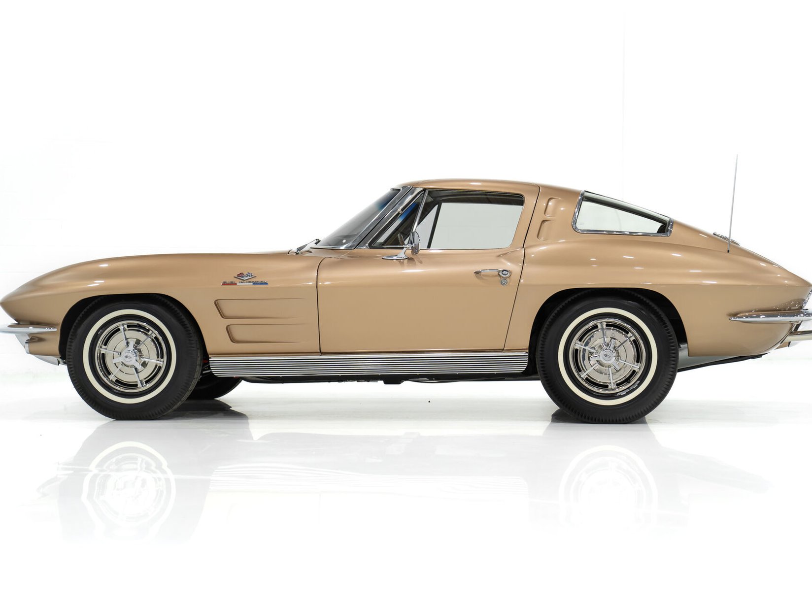 Chevrolet Corvette Fuel Injection Moteur Matching 327 à injection développant 360 chevaux | PRICE IN USD 1963 Beige Montréal - photo #23