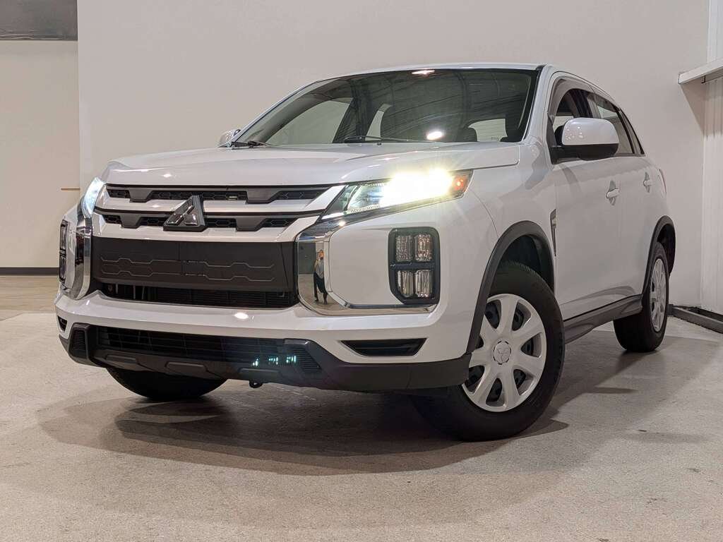 2023 Mitsubishi RVR ES FWD White Val-David - photo #0