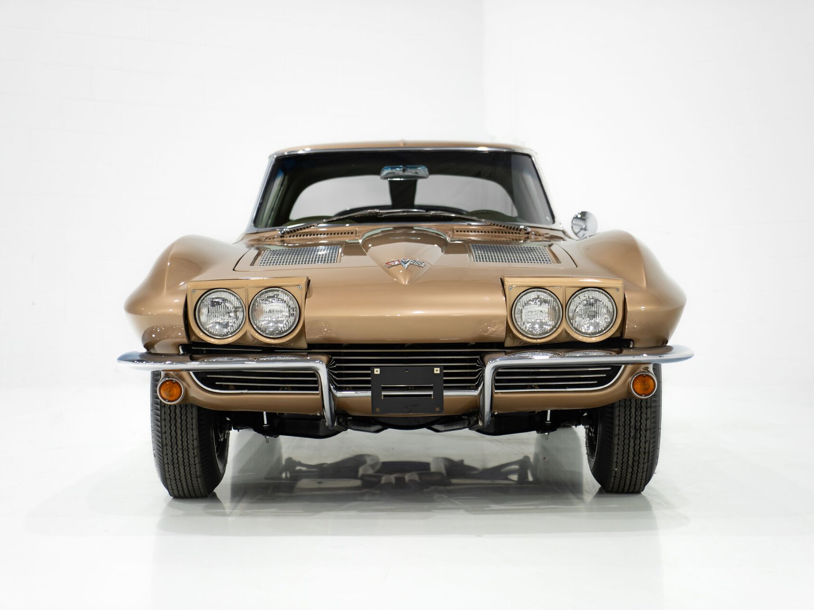 Chevrolet Corvette Fuel Injection Moteur Matching 327 à injection développant 360 chevaux | PRICE IN USD 1963 Beige Montréal - photo #2
