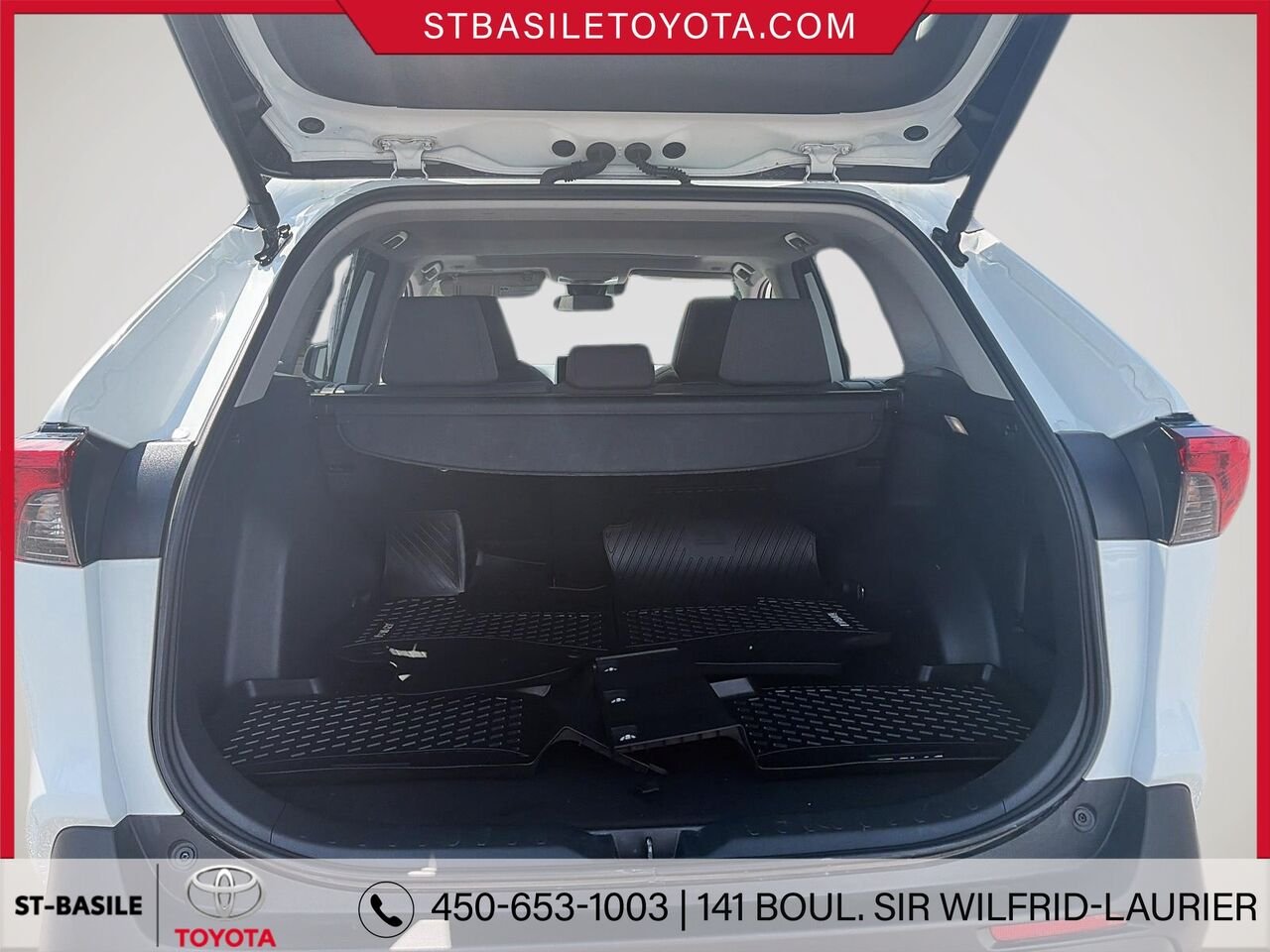 2025 Toyota RAV4 White Saint-Basile-le-Grand - photo #8