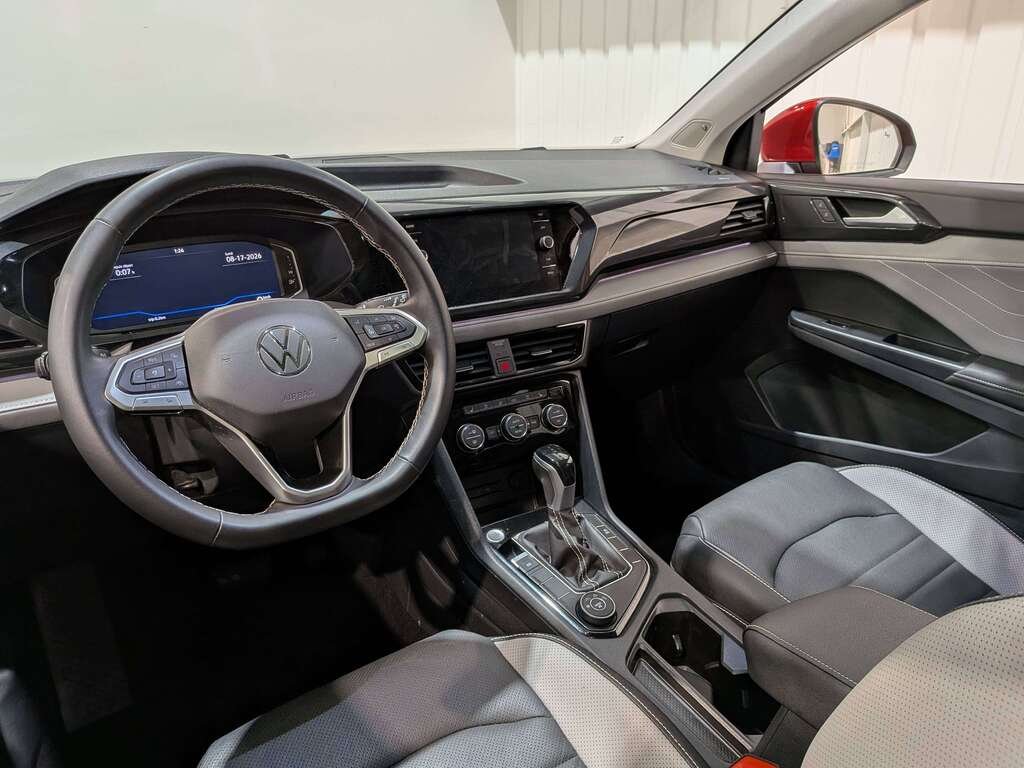 2024 Volkswagen Taos Highline 4MOTION Red Val-David - photo #8