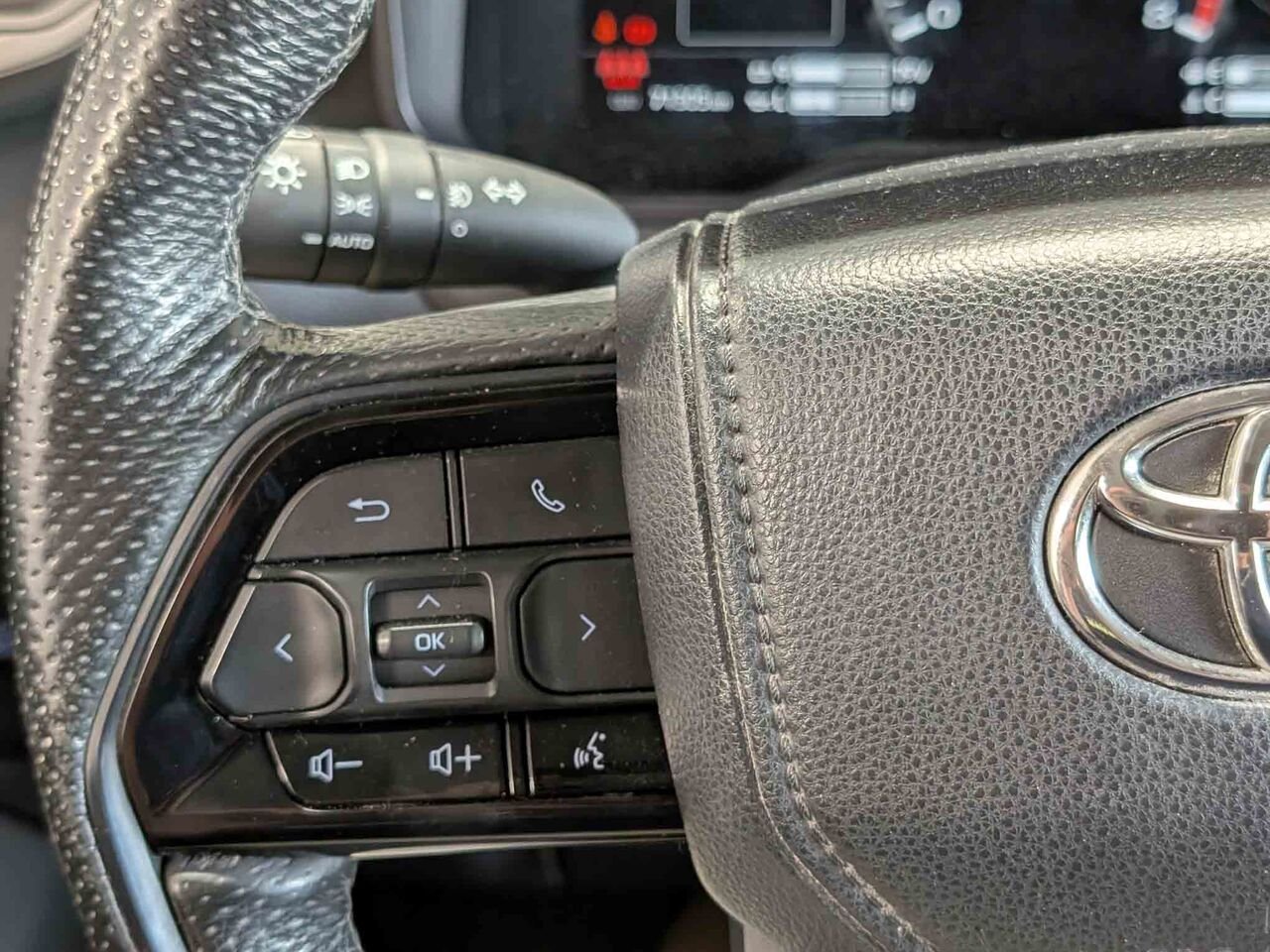 Toyota Tundra hybride LIMITED/AWD/TOIT PANORAMIQUE OUVRANT/SIÈGES CHAUFFANTS/VOLANT CHAUFFANT/AC BIZONE 2024 Gris magnétique métallisé Sherbrooke - photo #18