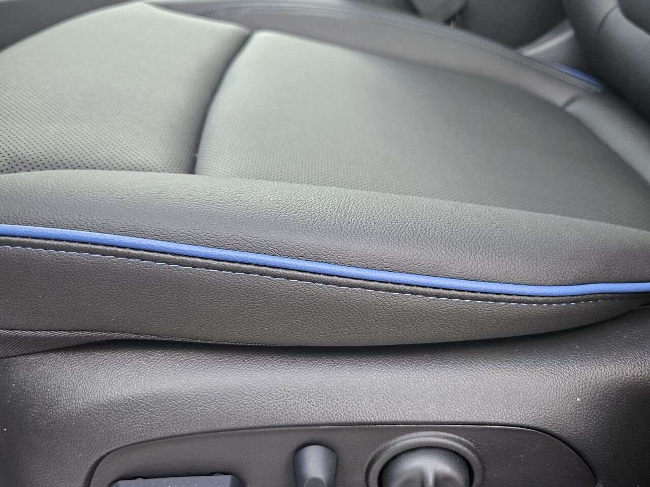 2026 Buick Encore GX Tourisme sport 4 portes TI Ebony Twilight Metallic Thetford Mines - photo #12