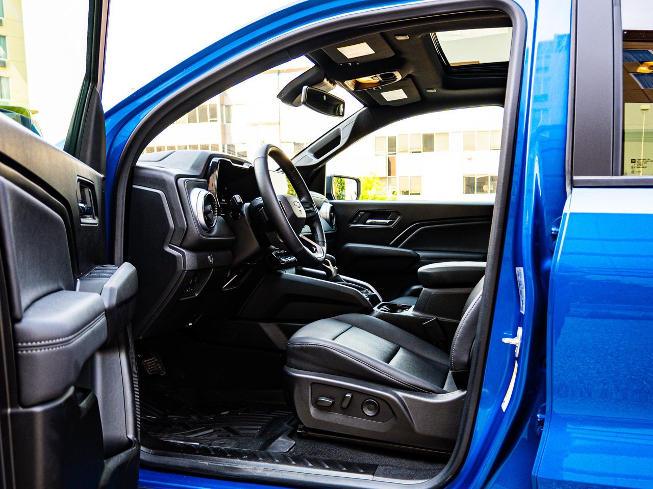 2024 Chevrolet Colorado 4WD Crew Cab LT Blue Sherwood Park - photo #16