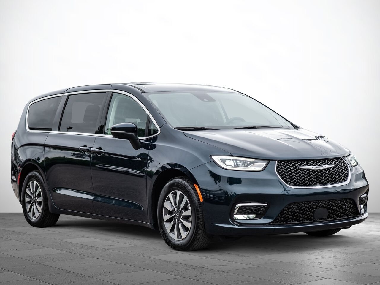 2023 Chrysler Pacifica Hybrid Blue Sainte-Julienne - photo #1